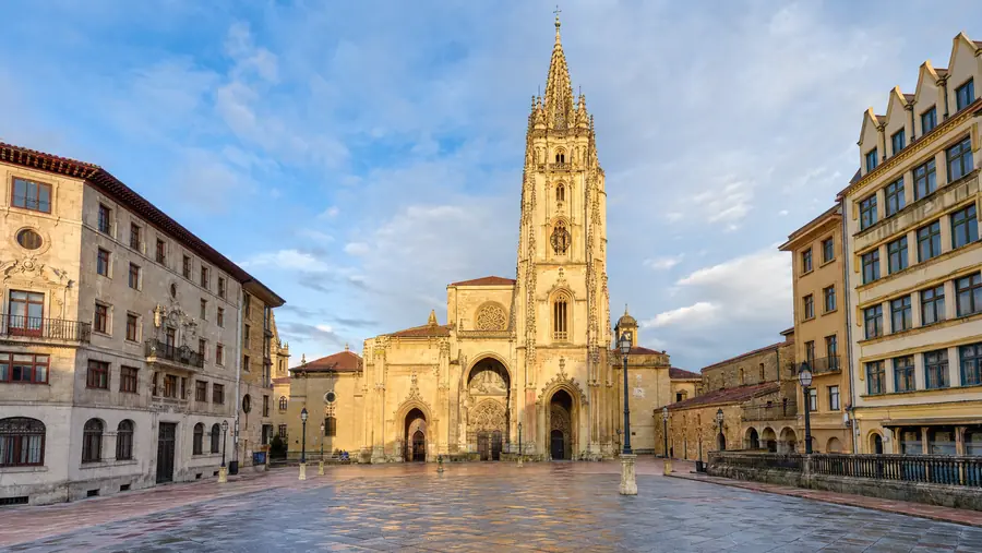 Catedral de San Salvador y plaza de Oviedo